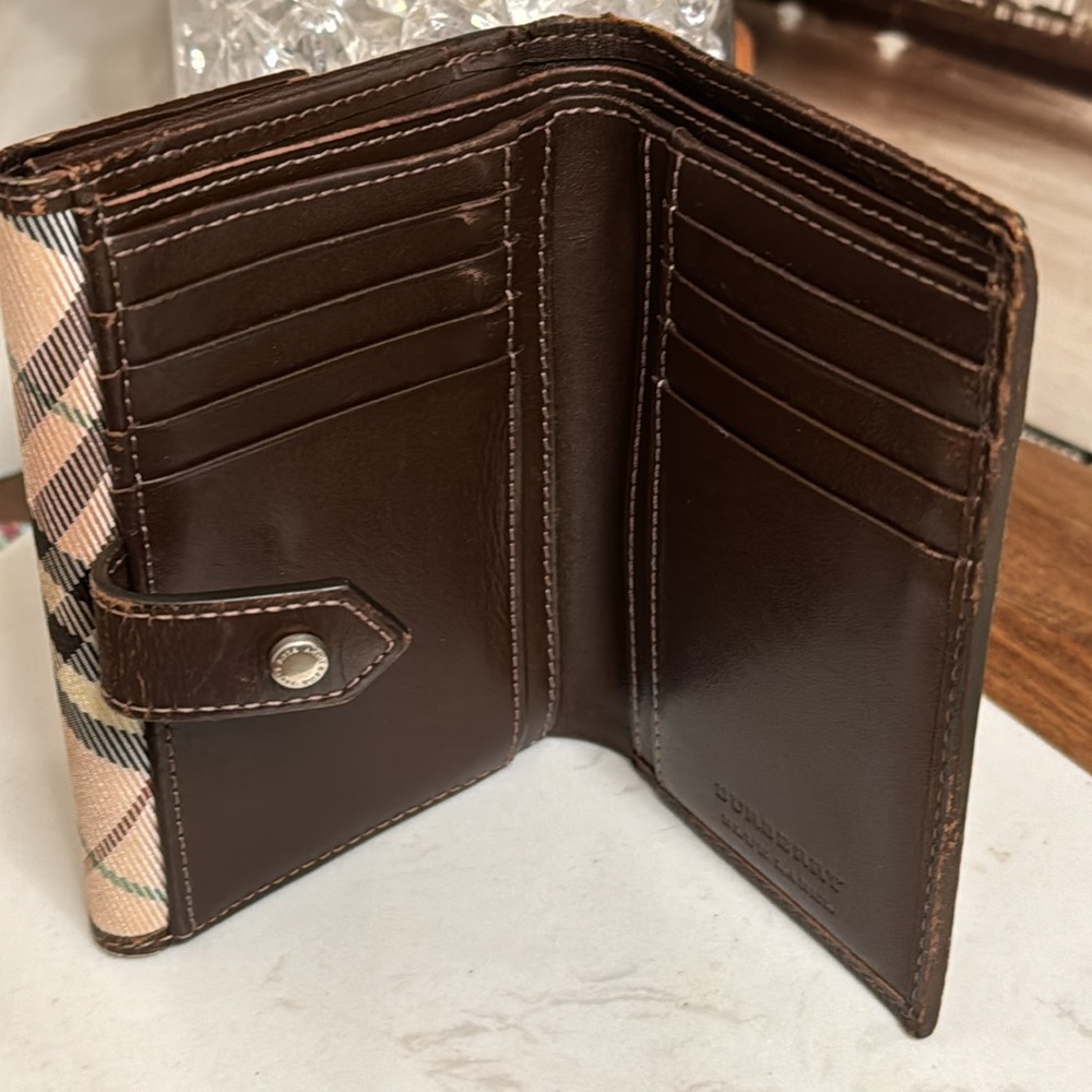 Burberry Bifold wallet Nice clean - Picture 6 of 13